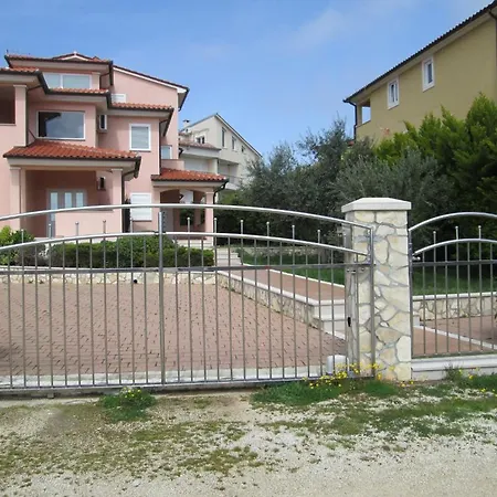 Fernetich Apartment *
